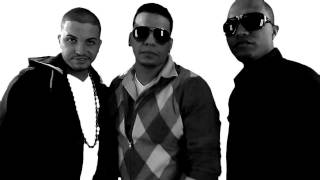 El Majadero Ft Khriz John amp Algenis  Ella Me Miro Official Video La Fama Records [upl. by Roxane]