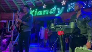 Cobarde en vivo en Kiandy El Varon de la Bachata [upl. by Nykal]