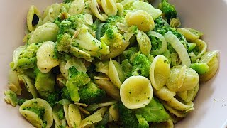 Orecchiette con broccoli e mandorle [upl. by Woodall]