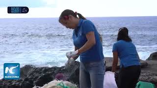 Isla chilena Rapa Nui advierte colapso de costas insulares por toneladas de basura plástica [upl. by Virgil]