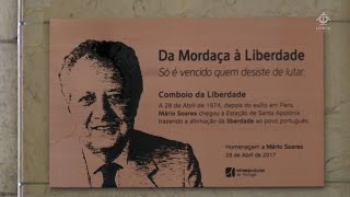 Emissão filatélica recorda chegada de Mário Soares no Comboio da Liberdade [upl. by Fitalludba]