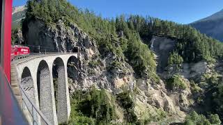 Fahrt über das LandwasserViadukt mit der Rhätischen Eisenbahn  bei Filisur in der Schweiz [upl. by Eniledgam252]