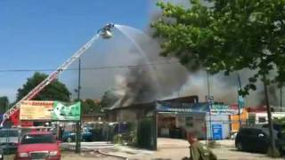 Feuer in Treptow 4  Löscharbeiten an der Kiefholzstraße [upl. by Herrod]