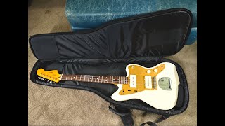 unboxing my Gator 4G Jazzmaster case [upl. by Sirois915]