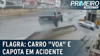 Flagra carro “voa” após motorista perder o controle da direção  Primeiro Impacto 201022 [upl. by Coplin]