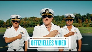 Schlagerpiloten  Lass mich der Captain deines Herzen sein offizielles Video [upl. by Krigsman]