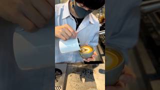 Wings Tulip latte art 😱🛸 coffeart coffeeart coffee latteartclass latteart latteeart [upl. by Irish]