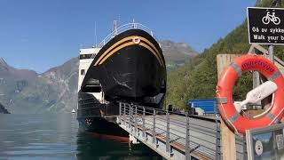 MF VeÃ¸y Ankomst Geiranger [upl. by Elison469]