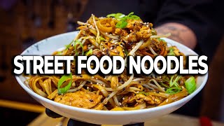 Street Food Asia Nudeln  Mit gebratenem Hähnchenfleisch  Rezeptvideo by Bernd Zehner [upl. by Sitruk]