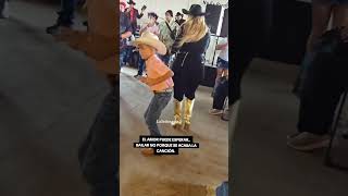 Mira que bonitobaila bailebailando cumbia musica niños bailadores bailas pulga parati fyp [upl. by Kihtrak]