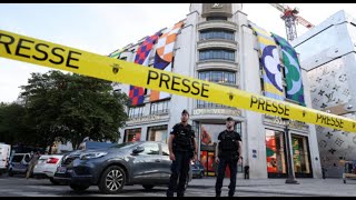 Attaque au couteau à Paris  lagresseur soupçonné dun meurtre une heure plus tôt à Courbevoie [upl. by Burk]