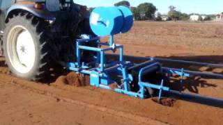 BEDFORMER PLASTIC MULCH LAYER TATURA ENGINEERING 0408 241 998 [upl. by Repotsirhc]