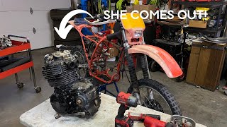 Taking out the motor XR500 supermoto build ep1 [upl. by Sarkaria425]