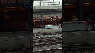 PIANIEK SHOT twee keer DB 189 met goederen komt door station Amsterdam centraal [upl. by Aromat]