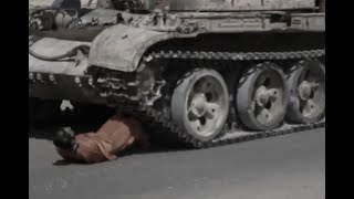 Estado Islámico aplasta con un tanque a prisionero [upl. by Nowyt821]