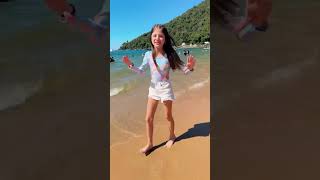 Dancinha na praia [upl. by Roach]