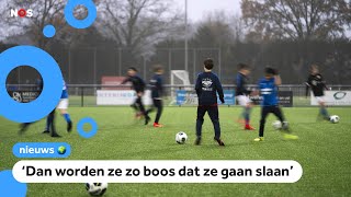 Schelden en vechtpartijen meer vervelend gedrag op het voetbalveld [upl. by Agatha348]