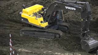 Volvo EC480 loads Fendt 936 [upl. by Erdnassac596]