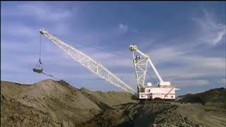 Worlds Biggest Dragline Bucyrus 8200 [upl. by Nessnaj334]