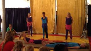 Circusvoorstelling acrobatiek [upl. by Jobe450]