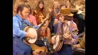 Roy Clark and Bobby Thompson Hee Haw Pickin [upl. by Lah715]