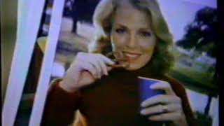 1982 Polaroid Sun Cameras quotJames Garner  Mariette Hartley no bummersquot TV Commercial [upl. by Shirley]