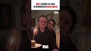 BONO E CATHERINE ZETAJONES NO ANIVERSÁRIO DE MICHAEL DOUGLAS [upl. by Airamak]