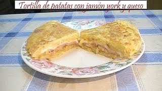 Tortilla de patatas con jamón york y queso  Receta de Cocina en Familia [upl. by Eartha]