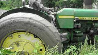 Tractor John Deere 2530 patinando [upl. by Wildermuth]