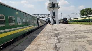 Subak Raftar Arrival And Awam Express Departure from Rawalpindi Railways station [upl. by Micki]