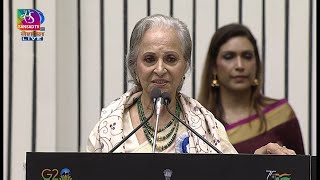 Waheeda Rehman receives the Dadasaheb Phalke Lifetime Achievement Award [upl. by Trisha]