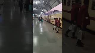 01028 Gorakhpur special train arrives Ranikamlapati station [upl. by Shanks]