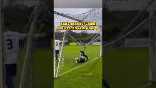 KIPER INI SAMPAI TERSANGKUT JARING SEMI SELAMATKAN GAWANGNYA 🤣 shorts [upl. by Izawa]