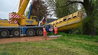 Bulkwagen de sloot in bij Groningse Overschild [upl. by Wasson401]