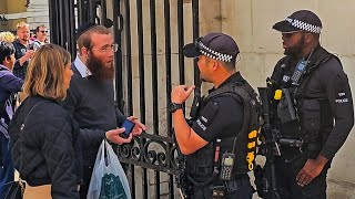 RUDE IDIOT CALLED OUT AND SPOKEN TO BY POLICE AFTER MOCKING the Guard at Horse Guards [upl. by Carroll990]