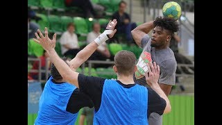 Így kézilabdáznak az NFLsztárok  How NFLstars play handball [upl. by Yztim456]