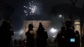 Capodanno i festeggiamenti in centro a Roma tra il Colosseo e il Circo Massimo [upl. by Grose]