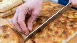 FOCACCIA GENOVESE FATTA IN CASA la vera ricetta originale famosa in tutto il mondo [upl. by Aser]