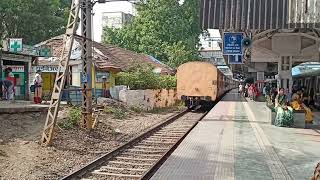 01027 Mumbai LTT Gorakhpur special Express skip Titwala station [upl. by Ynahirb284]