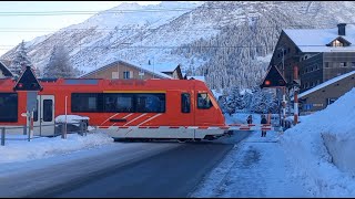 Bahnübergang Andermatt CH  Swiss Railroad Crossing [upl. by Fineman]