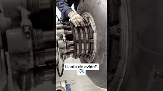 Cambio de neumáticos de un avión ✈️ avion mecanica automotriz tallermecanico reparaciones [upl. by Aseel841]