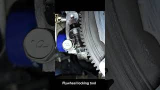 Flywheel locking tool automotive mechanic autorepair dieselengine dieselmechanic cars shorts [upl. by Notrab]