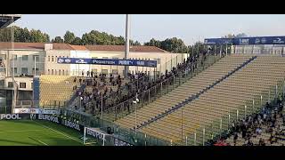 Derby ParmaReggiana arrivo a gara in corso dei supporters granata Torce in campo interruzione [upl. by Cahn]