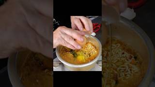 허름한 구멍가게 슈퍼에 손님 웨이팅까지 걸리는 이유 53년 할머니 비법 Korean street food [upl. by Highams]