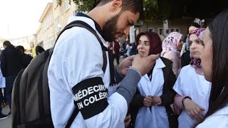 Les étudiants en médecine en Algérie brisent le mur de la terreur érigé par le Régime Tebboune [upl. by Nallad53]