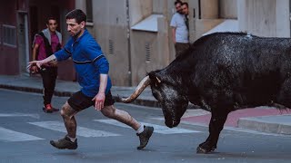 Toros ultima tarde fiestas barrio Villarreal  Toro de calle [upl. by Pathe]