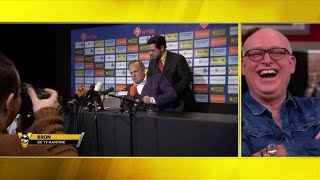 Gijp geniet van Dick Advocaatimitatie  VOETBAL INSIDE [upl. by Verina]