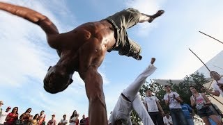 Aprende a bailar Capoeira en tres sencillos pasos [upl. by Eniawtna]