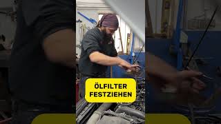 Ölfilter wechselnvw auto werkzeug werkstatt oberbayern bayern kfzmeister kfz mechanic [upl. by Anoit]