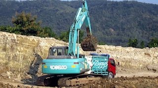 Kobelco SK200 Geospec Excavator Filling Dump Truck Toyota Dyna 130HT [upl. by Assennav]